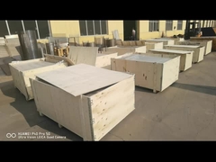 Os SS firmam a tela de fio